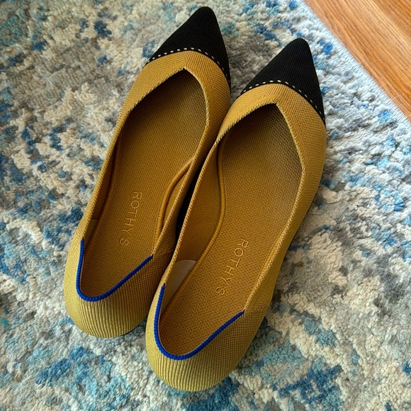 W Rothy’s cap toed Point - Picture 1 of 5